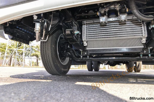 JAC Shuailing S3 130 hp 4X2(6 wheels) 3.8m one-and-a-half-row van light truck (China VI) Chassis (2) | 86Trucks