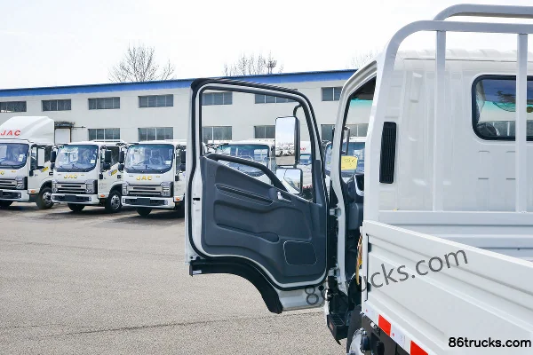 JAC S3 version Quanneng 2,2 L diesel 130 ch 4X2(6 roues) boîte Xingrui 5 rapports 3,85 m camion plateau à ridelles cabine simple (1) | 86Tru