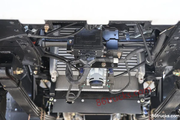Qingling Isuzu KV100 120 hp 4X2(6 wheels) 3.83m Semi-Cab Van Light Truck (Air Brake) (China VI) Chassis (2) | 86Trucks