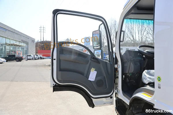 Isuzu 700P 189hp 4X2(6 wheels) 6.688m Crew Cab Cargo Truck (1) | 86Trucks