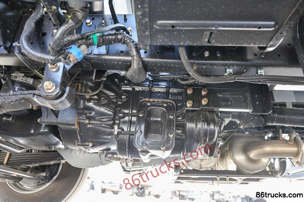 Isuzu 700P 189hp 4X2(6 wheels) 6.688m Crew Cab Cargo Truck Chassis (2) | 86Trucks