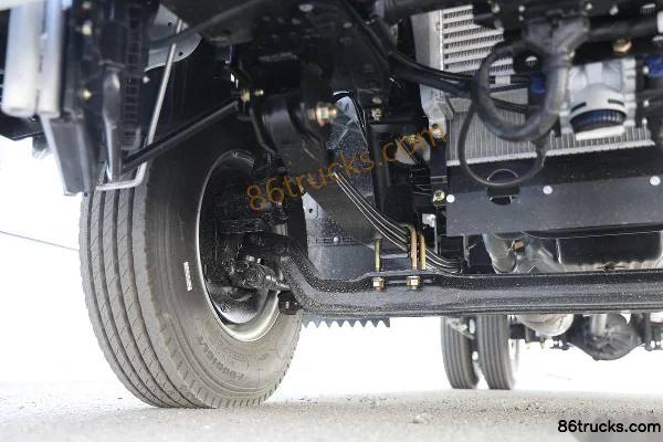 Qingling Isuzu KV100 2.5L Diesel 131hp 4X2(6 wheels) Isuzu 6-Speed 3.13m Double Row Flatbed Light Truck Chassis (3) | 86Trucks