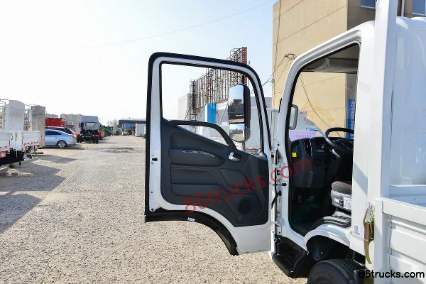 Foton Ollin New Jieyun Youth Invincible Edition 146hp 4X2(6 wheels) 3.7m single-row flatbed light truck Cab (1) | 86Trucks
