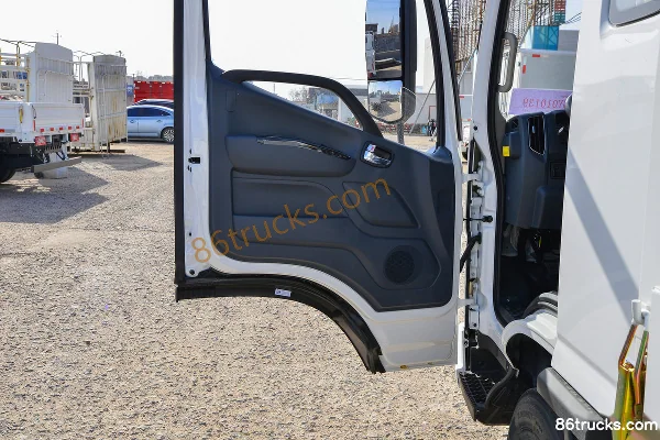 Foton Aoling New Jieyun Youth Flying Edition 151 hp 4X2(6 roues) 3.36m row-half flatbed light truck Cabine (2) | 86Trucks