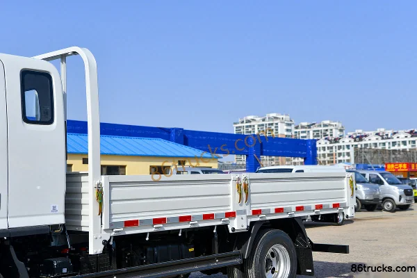 Foton Aoling New Jieyun Youth Flying Edition 151 hp 4X2(6 roues) 3.36m row-half flatbed light truck Carrosserie (1) | 86Trucks