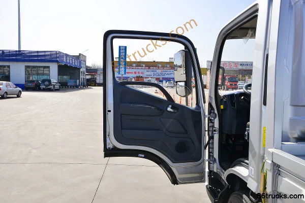 Foton Auman Xinjieyun Youth Invincible Edition 151hp 4X2(6 wheels) 4.17m Single Row Flatbed Light Truck Cab (1) | 86Trucks