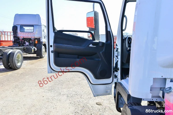Karry Lingmi 4.5T 4.2m Single Row Electric Cargo Truck (SQR5040CCYBEVH75) 100.46kWh 4X2(6 wheels) Cab (2) | 86Trucks