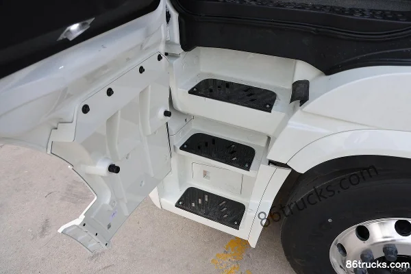 Auman GTL Star Wing Edition 6X4(10 wheels) Electric Tractor Truck 400.62kWh Cab (3) | 86Trucks