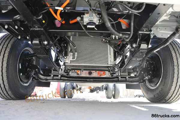 JAC Lingpao EV6 4.5T 4.15m Single-row Cab Electric Van Light Truck 100.46kWh 4X2(6 wheels) Chassis (1) | 86Trucks