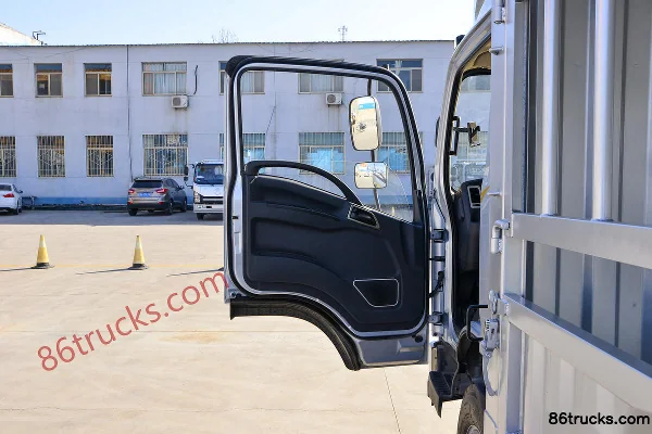 SHACMAN Commercial Vehicle Delong G1 2.5L Diesel 137 hp 4X2(6 wheels) Fast Gear 5-Speed 4.18m Single Row Stake Truck Cab (1) | 86Trucks