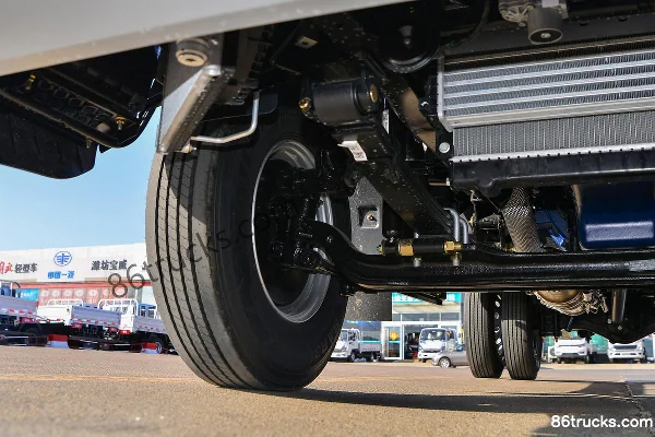 Lanqing Light Truck Long N 140hp 4X2(6 wheels) 3.85m half-cab flatbed light truck Chassis (2) | 86Trucks