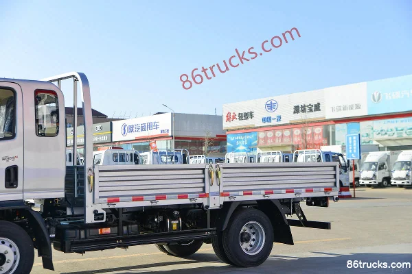 Lanqing Light Truck Long N 140hp 4X2(6 wheels) 3.85m half-cab flatbed light truck Body (1) | 86Trucks