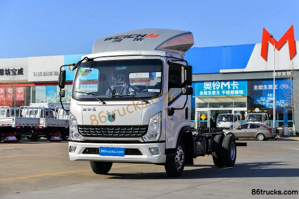 Lanqing·Long N5 2.4L Diesel 165hp 4X2(6 wheels) Fast Gear 6-Speed 4.18m Single Row Stake Light Truck Exterior (3) | 86Trucks