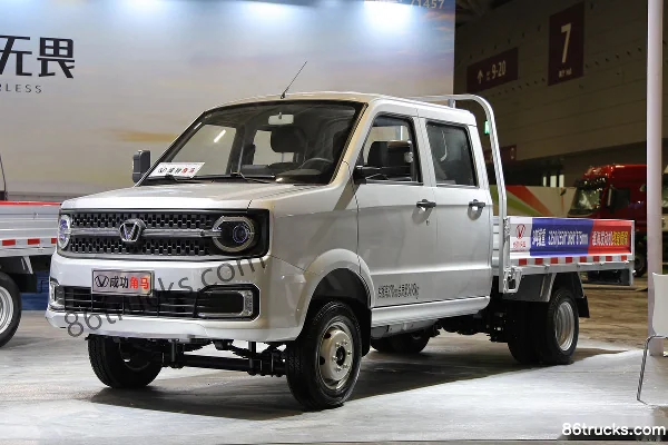 CHENGGONG AUTO Jiaoma Basic Type 1.6L Gasoline 122hp 4X2(6 wheels) 2.705m Double Row Stake Micro Truck Exterior (3) | 86Trucks