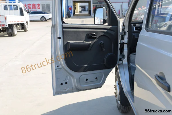 Changan Kuayue Wang X1 1.6L 122hp 4X2(6 wheels) Gasoline 2.67m Double Row Wing Opening Box Mini Truck (China VI) Cab (2) | 86Trucks
