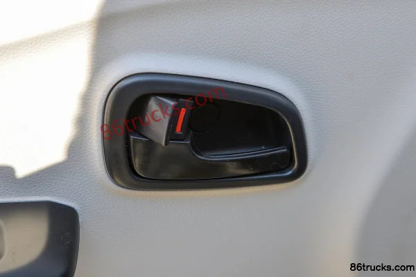 Changan Kuayue Zhe D3 Luxury 1.6L CNG 105hp 4X2(6 wheels) Landai 5-speed 3.785m single-row van mini truck Cab (3) | 86Trucks