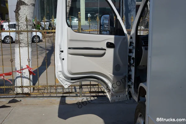 Changan Kuayue Zhe D3 Luxury 1.6L CNG 105hp 4X2(6 wheels) Landai 5-speed 3.785m single-row van mini truck Cab (2) | 86Trucks