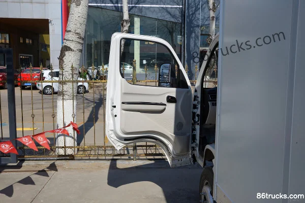 Changan Kuayue Zhe D3 Luxury 1.6L CNG 105hp 4X2(6 wheels) Landai 5-speed 3.785m single-row van mini truck Cab (1) | 86Trucks