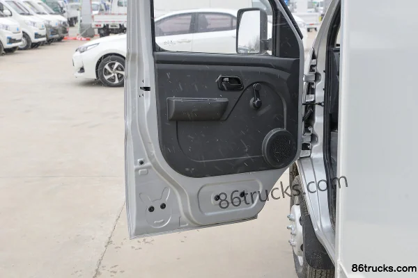 Changan Kuayue Wang X1 1.6L Gasoline 122 hp 4X2(6 wheels) 5-Speed 3.035m Single-Row Cargo Mini Truck (Dual Rear Tires) Cab (2) | 86Trucks