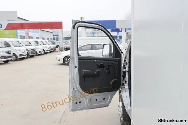 Changan Kuayue Wang X1 1.6L Gasoline 122 hp 4X2(6 wheels) 5-Speed 3.035m Single-Row Cargo Mini Truck (Dual Rear Tires) Cab (1) | 86Trucks