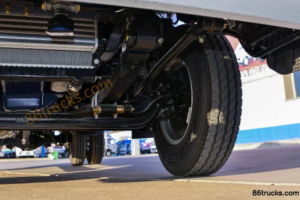 Lanqing Light Truck Long N Comfort Edition 140 hp 4X2(6 wheels) 3.85m AMT Automatic Extended-cab Van Light Truck (Medium Body) Chassis (3)