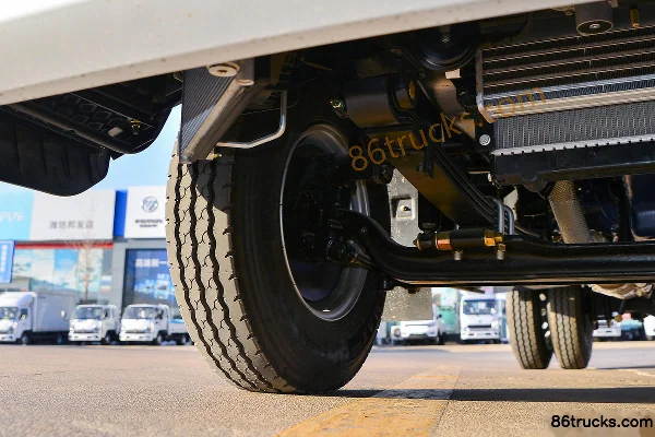 Lanqing Light Truck Long N Comfort Edition 140 hp 4X2(6 wheels) 3.85m AMT Automatic Extended-cab Van Light Truck (Medium Body) Chassis (2)