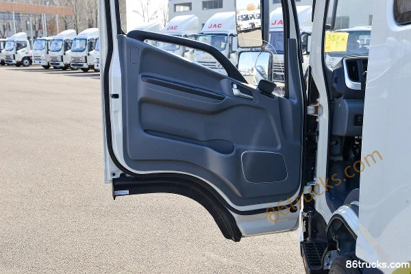 JAC S3 2.7L CNG 130hp 4X2(6 wheels) JAC 5-speed 3.9m semi-sleeper flatbed truck Cab (2) | 86Trucks