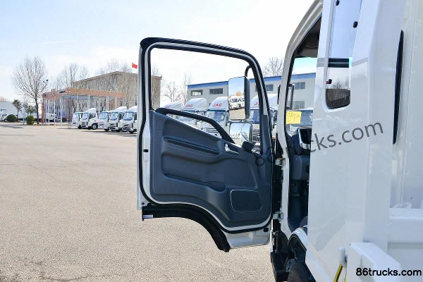 JAC S3 2.7L CNG 130hp 4X2(6 wheels) JAC 5-speed 3.9m semi-sleeper flatbed truck Cab (1) | 86Trucks