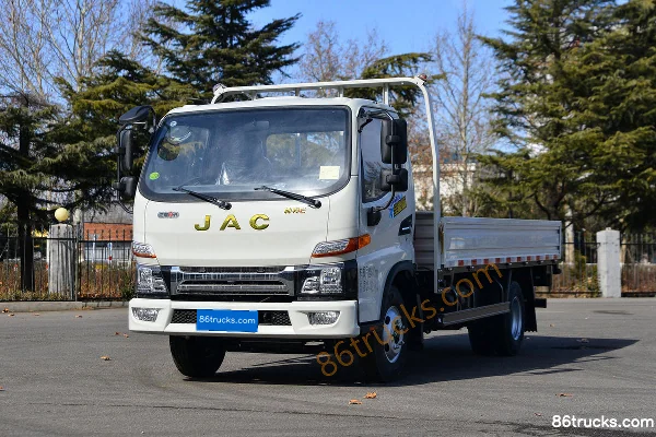 JAC Shuailing E Medium Body 2.2L Diesel 129hp 4X2(6 wheels) 4.22m Single Row Flatbed Light Truck Exterior (3) | 86Trucks