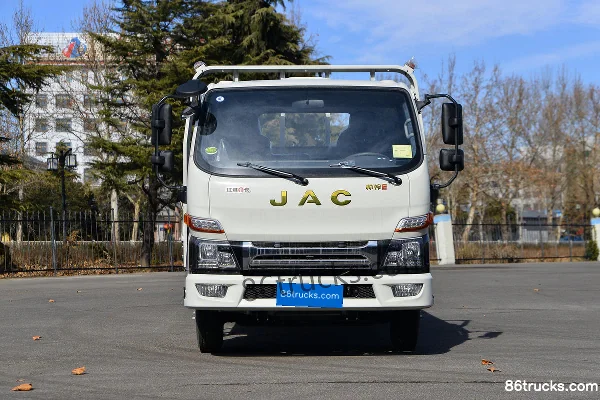 JAC Shuailing E Medium Body 2.2L Diesel 129hp 4X2(6 wheels) 4.22m Single Row Flatbed Light Truck Exterior (2) | 86Trucks
