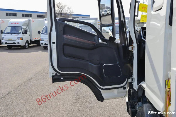 JAC S9 4.5L Diesel 220 hp 4X2(6 wheels) Fast Gear 10-speed 5.4m Flatbed Cargo Truck Cab (2) | 86Trucks