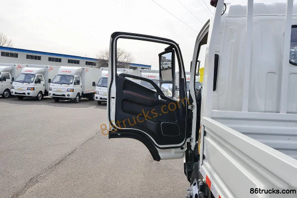 JAC Shuailing S9 Glory Edition 2.5L Diesel 170hp 4X2(6 wheels) 4.18m Single Row Flatbed Light Truck Cab (1) | 86Trucks