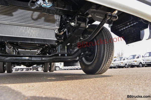 JAC Shuailing S9 Glory Edition 2.5L Diesel 170hp 4X2(6 wheels) 4.18m Single Row Flatbed Light Truck Chassis (3) | 86Trucks