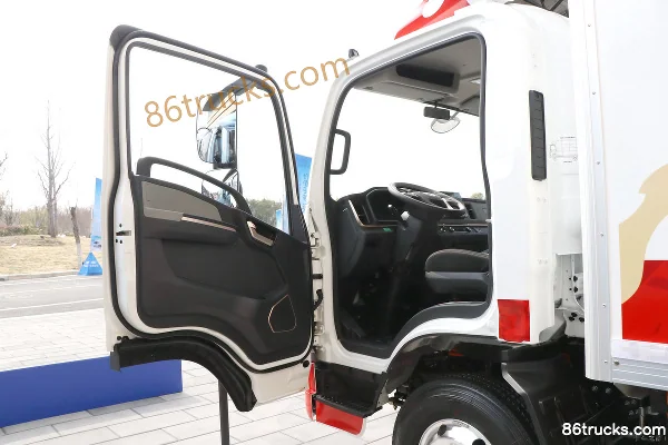 Yutong T5 Snow Dragon Edition 4X2(6 wheels) 4.08m Single Row Pure Electric Refrigerated Truck Shenlan 155kWh Cab (2) | 86Trucks