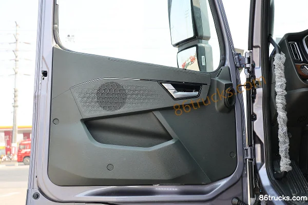 Sinotruk HOWO TH7-N Wo Zun Edition 480hp 6X4(10 wheels) LNG Automatic Tractor Truck Cab (2) | 86Trucks