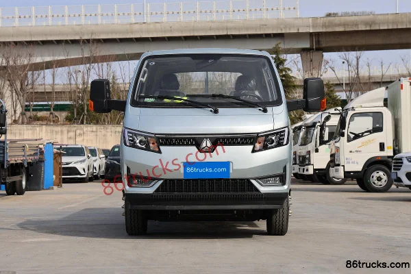 Sinotruk HOWO Xiaojiang 115hp 4X2(6 wheels) 3.95m Single Row Flatbed Light Truck (Hydraulic Brake) Exterior (2) | 86Trucks