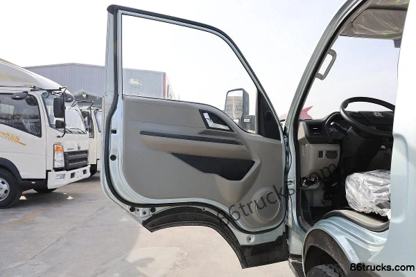 Sinotruk HOWO Xiaojiang 115hp 4X2(6 wheels) 3.95m Single Row Flatbed Light Truck (Hydraulic Brake) Cab (1) | 86Trucks