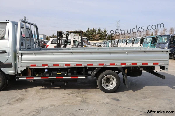 Sinotruk HOWO Xiaojiang 115hp 4X2(6 wheels) 3.95m Single Row Flatbed Light Truck (Hydraulic Brake) Body (1) | 86Trucks