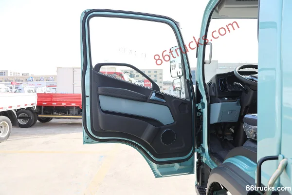 FAW Jiefang J6F 2.5L Diesel 176hp 4X2(6 wheels) Fast Gear 8-Speed 4.2m Single Row Flatbed Light Truck Cab (1) | 86Trucks