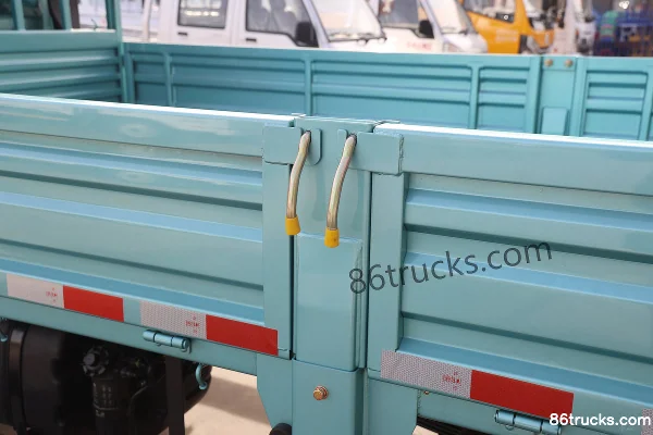 FAW Jiefang J6F 2.5L Diesel 176hp 4X2(6 wheels) Fast Gear 8-Speed 4.2m Single Row Flatbed Light Truck Body (3) | 86Trucks