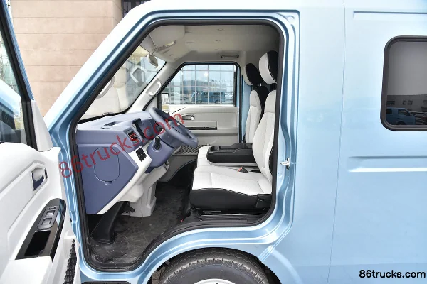 SRM Xinyuan E3L 2025 Utility Type 6-Seat Pure Electric Light Bus CATL 53.58kWh Cab (1) | 86Trucks