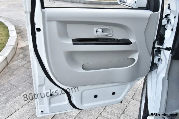 SRM Xinyuan Haoyun 2025 Utility Edition 6-Seat Electric Light Bus Fudi 50.48kWh Cab (2) | 86Trucks
