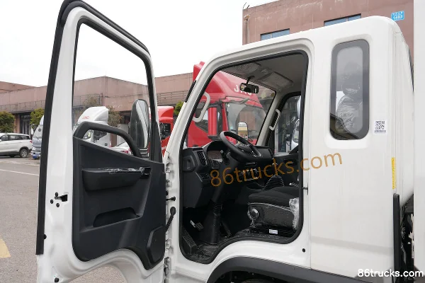 Foton Times Linghang S1 1.5L 129 hp 4X2(6 wheels) CNG 3.94m Semi-row Flatbed Light Truck Cab (2) | 86Trucks