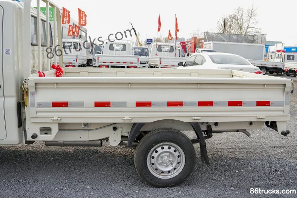 Foton Xiangling M1 Pro Luxury 1.6L 122hp 4X2(6 wheels) Gasoline 2.55m Double-row Flatbed Mini Truck (Dual Rear Wheels) Body (1) | 86Trucks