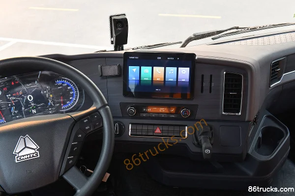 Sinotruk HOWO TX7 PRO Flagship Edition 6.9L Diesel 290 hp 4X2(6 wheels) Sinotruk 10-speed AMT Automatic 9.6m Van Cargo Truck Cab (3) | 86Tru