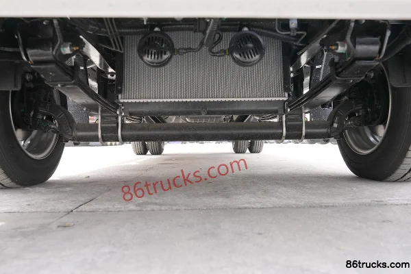 Foton Aoling M Card 2,0 L 127 ch 4X2(6 roues) CNG petit camion à ridelles 3,19 m cabine double Châssis (1) | 86Trucks