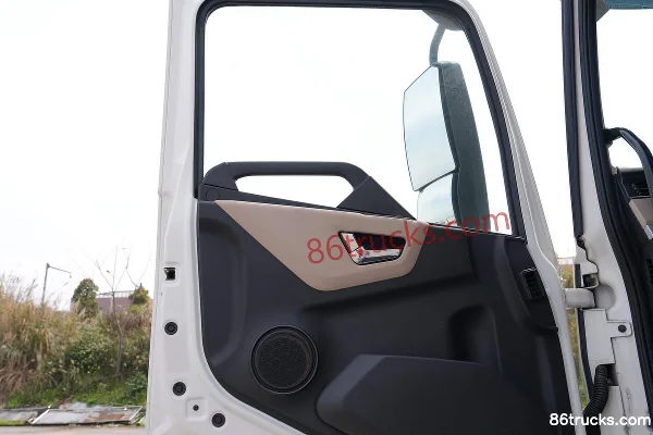 Dongfeng Commercial Vehicle Tianjin KR PLUS 280hp 4X2(6 wheels) 6.8m LNG Box Cargo Truck (High Roof Double Sleeper) Cab (2) | 86Trucks