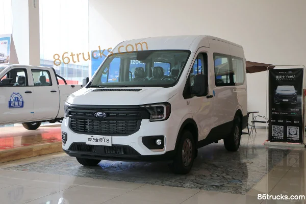 JMC Transit T8 2024 Multi-function 174hp 2.3T Diesel 6-Seat Short Wheelbase Mid-Roof Light Bus Exterior (3) | 86Trucks