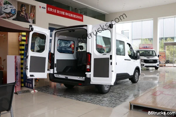 JMC Transit T8 2024 Multi-function 174hp 2.3T Diesel 6-Seat Short Wheelbase Mid-Roof Light Bus Body (1) | 86Trucks
