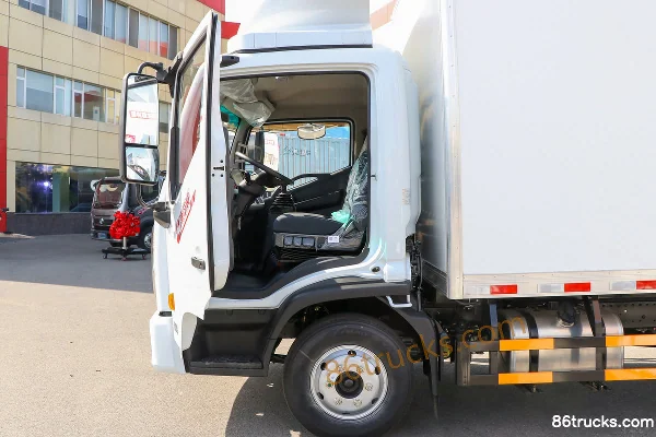 Dongfeng Kangluwei large 195 ch 4X2(6 roues) 4.2 m camion frigorifique Cabine (3) | 86Trucks